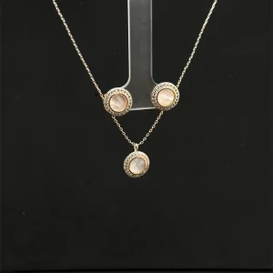 CONJUNTO MADREPEROLA REDONDO CRAVEJADO FOLHEADO 45cm/10mm