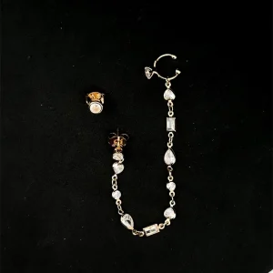 BRINCO EAR CUFF CORRENTE CRISTAIS FOLHEADO