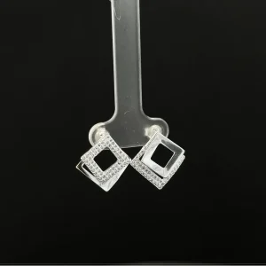 BRINCO TRIANGULO SOBREPOSTO CRAVEJADO/LISO DE PRATA 12mm